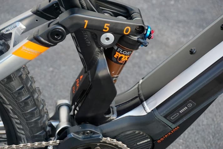   The rear suspension elicits 150 millimetres of travel from the shock absorber on the RS model.