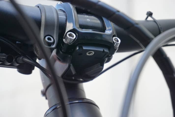   Monkey Link System: Lights can be mounted on the stem and seat clamp using an integrated magnetic fastener.