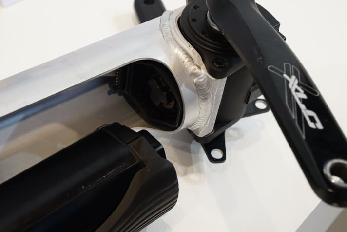   The motor power is transmitted to the cranks via a drive shaft.