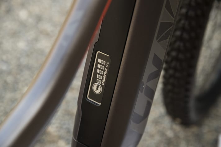 The 500 Wh battery also fits into the smallest XS frame. However, 300 and 400 Wh batteries are also available.