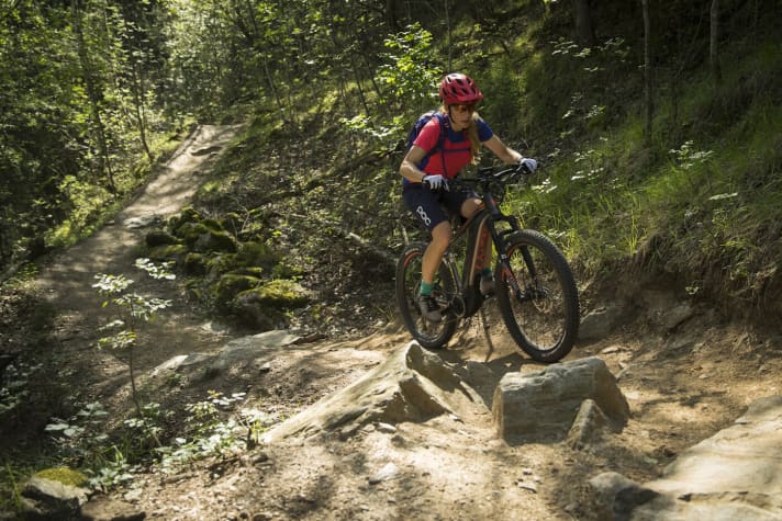 Medium-length chainstays, a short reach and a 68 mm steering angle make the hardtail very low.