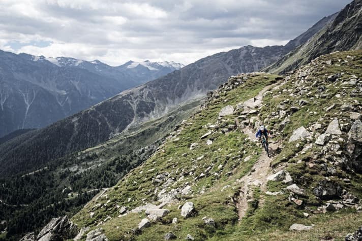   The Schartlkamm tour over the Göflaner Schartl is a varied trail adventure for technically experienced e-mountain bikers.