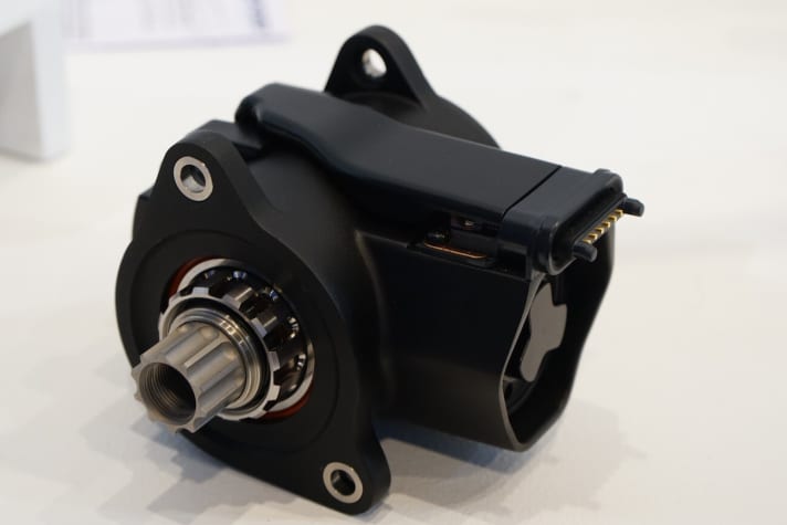   The bottom bracket unit is hardly bulky and is said to weigh 1.31 kilos.