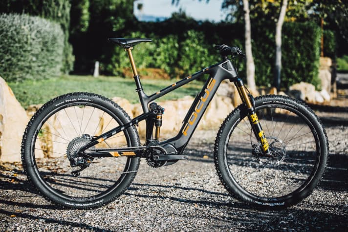   The elegant Jam² C SL comes exclusively in 29 inches and is said to weigh just 18.5 kilos. The carbon speedster will set you back 9999 euros.