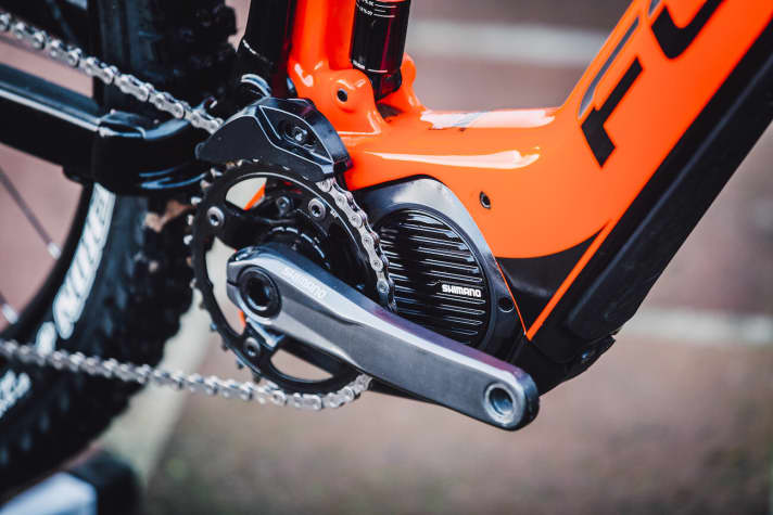   Der Shimano Steps E8000 Motor zieht gewohnt kräftig.