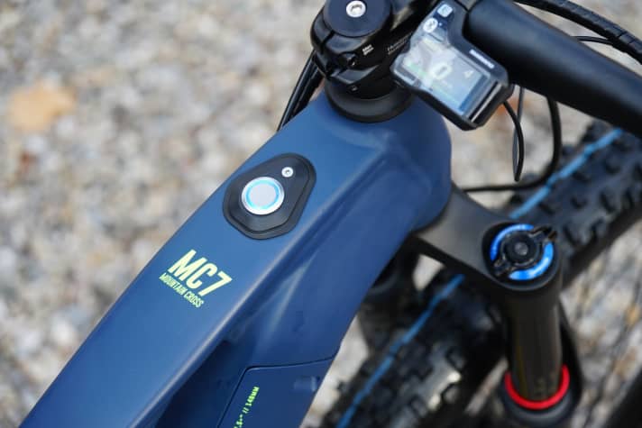   Command centre: The on/off button is located centrally on the top tube.