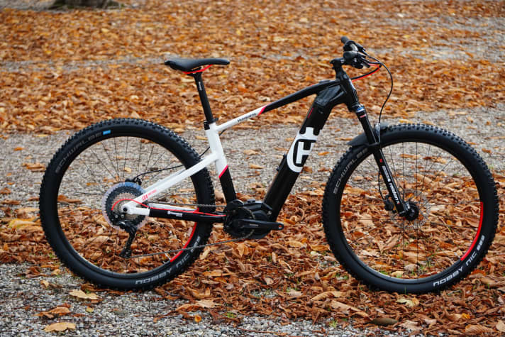   The LC4 costs 3499 euros and comes with a linkage battery and Suntour Radion fork with 100 millimetres of travel.