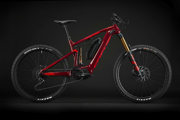   As slim and simple as the Sam2 from Focus is without the additional battery, it becomes bulky when the full capacity is available. The external battery costs 499 euros and weighs over two kilos.