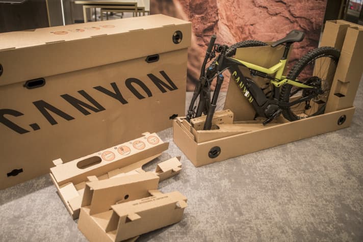 Canyon has developed a special shipping box for its first E-MTB to make assembly easier. However, the customer is still on their own after delivery. This is set to change with the new service option.