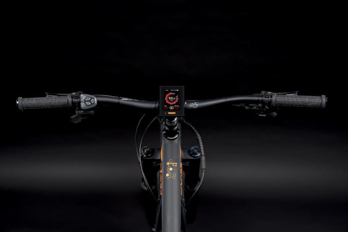   Everything in sight: The 3.2" colour display satisfies the data-hungry, but doesn't leave much of a discreet bike look.