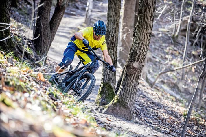   A lot of bike for - comparatively - little money: the Radon Slide. No competitor can hold a candle to the direct mail order bike in terms of equipment and riding characteristics.