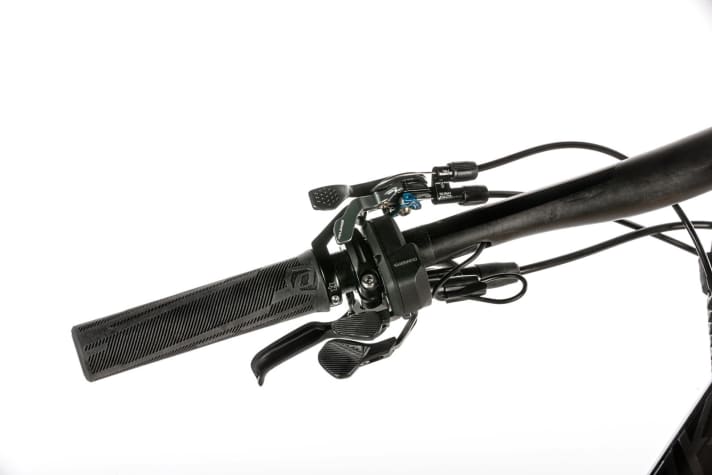   Superfluous: The top suspension of the Scott E-Spark doesn't need any locking from the handlebars.