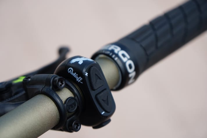   Small and inconspicuous: the gear lever for the electronic Rohloff.