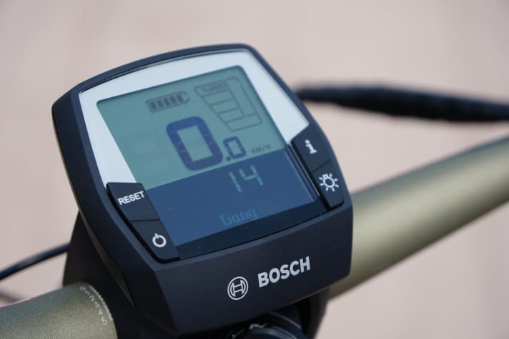   Schade: Die Rohloff E14 funktioniert leider nur mit Boschs Intuvia-Display, das etwas klobig und sehr exponiert über dem Vorbau thront.
