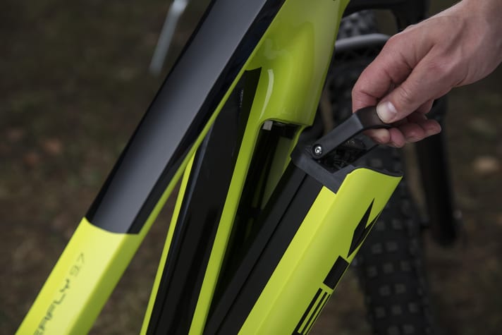   Practical solution: Trek gives the Powertube battery from Bosch a carrying handle and a slim cover.