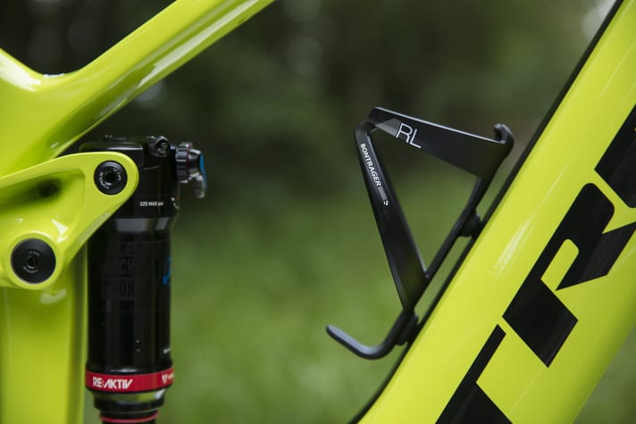   Thanks to the slim down tube, the Trek Powerfly offers space for a large water bottle in the frame triangle.