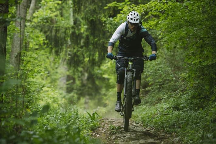   Lange Geraden mit hoher Geschwindigkeit, in diesem Gelände ist das Trek Powerfly LT voll in seinem Element.