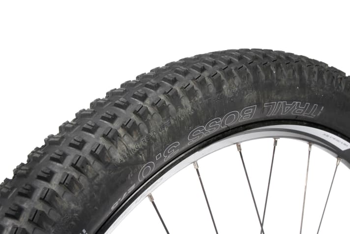   Der WTB-Reifen kann der Performance des Nicolai-Bikes nicht in allen Belangen folgen. Die Dämpfung ist super, der Grip mager.