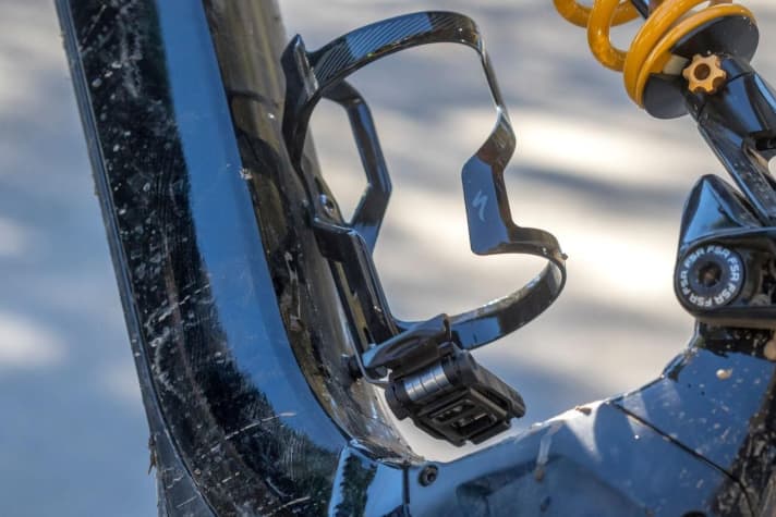   Auch bei der App-Steuerung des Motors und den integrierten Werkzeugen beweist Specialized Innovationstrieb. Sogar ein Flaschenhalter steckt im Rahmen.