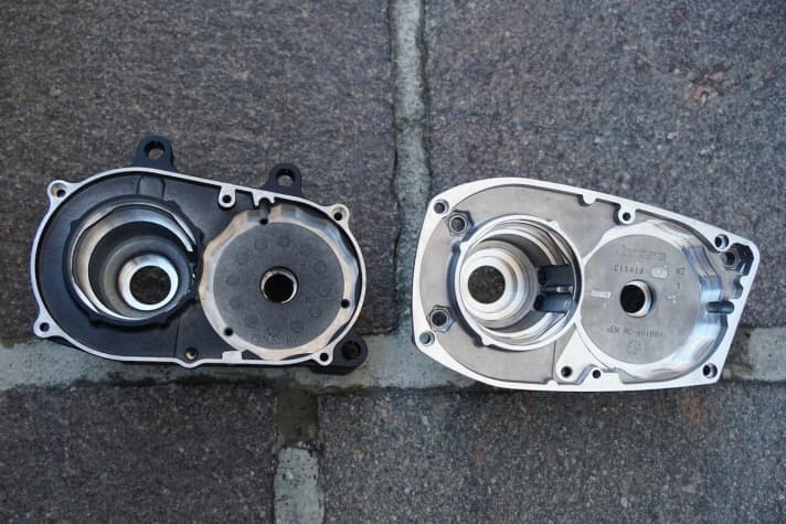   The housing of the Drive S Mag (left) and the Drive S Alu (right) in comparison. The difference in size is visible, Brose speaks of a saving of 15 per cent.
