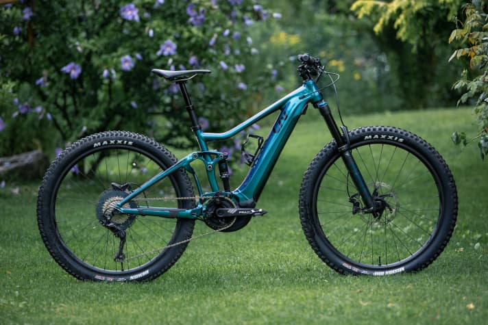   The Liv Intrigue E+ is the female counterpart to the Giant Trance E+ and is designed to appeal to sporty female e-bikers. The geometry has been adapted, as have some components.