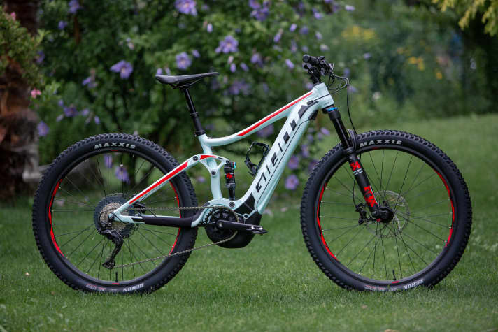   More comfortable geometry and 130/120 millimetres of travel: The Giant Stance E+ is designed to appeal to more moderate touring riders.
