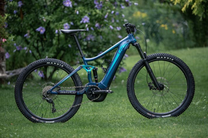   Sister brand Liv offers the Embolden E+ with customised geometry and women's-specific components - the female counterpart to the Giant Stance E+.
