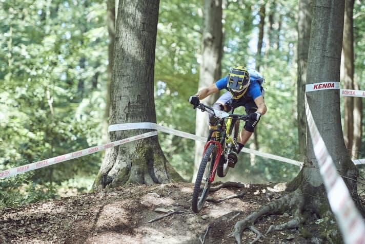   Live dabei: EMTB-Redakteur Florentin Vesenbeckh hat sich die Premiere der Deutschen E-Bike-Meisterschaft aus der Nähe angeschaut. Mehr dazu gibt´s demnächst in EMTB.