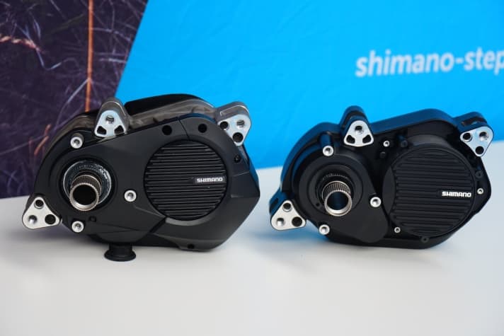   On the left the Steps E7000 (with covers), on the right Shimano's Steps E8000 (without covers). The round cap with the cooling fins reveals the small difference in size between the two motors - even if the E7000 appears larger at first glance due to the covers.