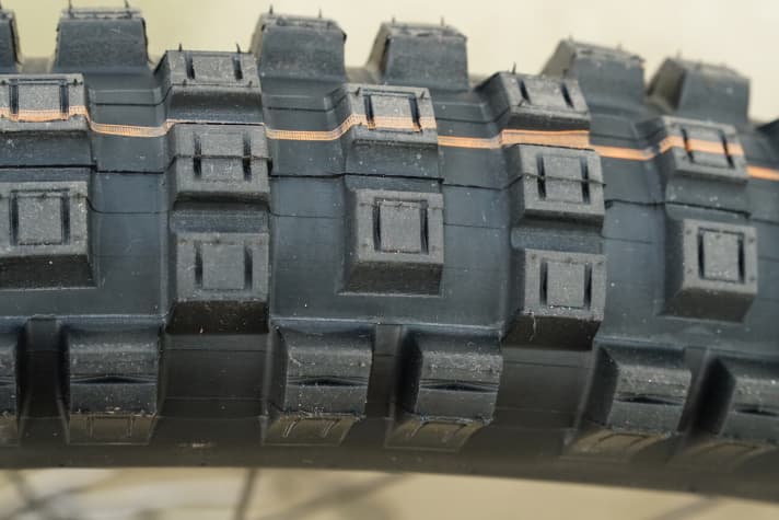   Eddy Current Rear: Edged centre lugs are designed to ensure that the power of the engine is fully transferred to the ground.