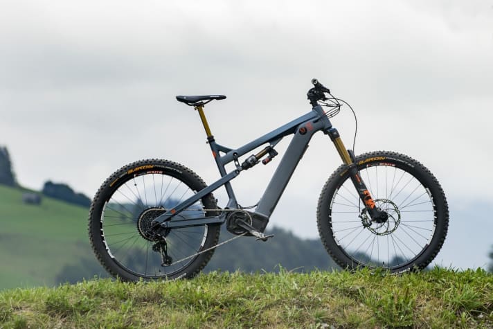   Das Nox 5.9 All-Mountain Pro soll 6399 Euro kosten und mit Fox-Fahrwerk (36 Factory, Float X2) kommen. Dazu gibt´s eine X0 Eagle 12fach von Sram, Fox Transfer-Stütze und Magura MT7-Bremsen. Das Modell zeigten die Berliner beim <a href="https://leogang.bike-festival.de/" target="_blank" rel="noopener noreferrer nofollow">BIKE Festival in Leogang</a>  erstmals der Öffentlichkeit.