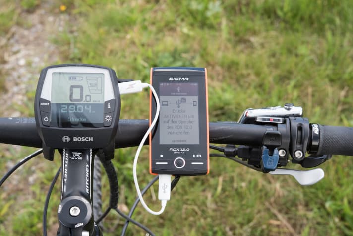  FIGURE 1: The Bosch Intuvia and Nyon displays provide access to the main battery via a USB service interface. Problem: the connection delivers a maximum of 0.5 amps, so charging doesn't always work properly. Detailed information can be found here: <a href="https://gpsradler.de/test-technik/quicktipp-smartphone-am-bosch-ebike-aufladen/" target="_blank" rel="noopener noreferrer nofollow">https://gpsradler.de/test-technik/quicktipp-smartphone-am-bosch-ebike-aufladen/</a>