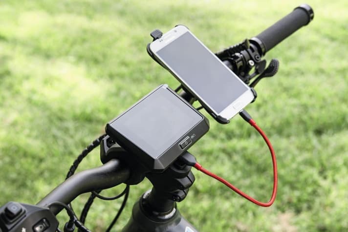   Exemplary solution from Flyer: The FIT system delivers over 1 ampere via a standard USB socket, so charging runs smoothly. Details: <a href="https://gpsradler.de/test-technik/smartphone-am-flyer-ebike-mit-fit-laden/" target="_blank" rel="noopener noreferrer nofollow"> Element not implemented: a </a>