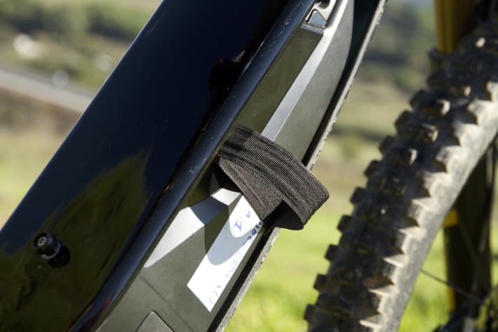   The battery is supplied with a strap that makes it much easier to remove. All in all, the battery change runs smoothly.