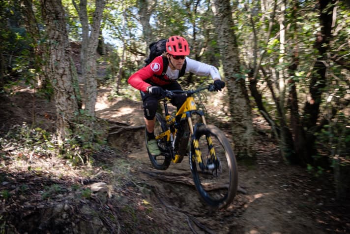   Brakes on and through: The Tazer irons out rough passages in the best enduro style. That inspires confidence.