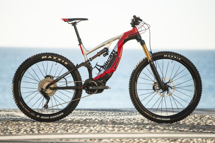   Das Ducati MIG RR setzt nur auf beste Komponenten: Fox Factory-Fahrwerk, Saint-Bremsen und Mavic-Laufräder.