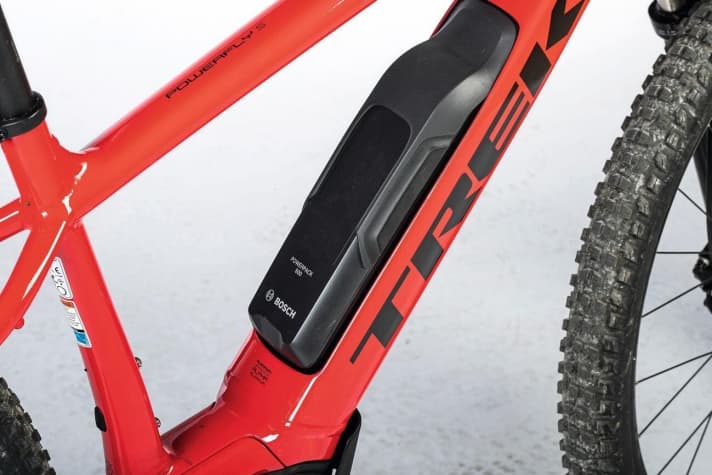   Trek beweist, dass eine Akku-Integration auch ohne Boschs neuen Powertube (schwerer und länger) gelingen kann. Der herkömmliche Powerpack mit 500 Wh landet elegant im Unterrohr. Top!