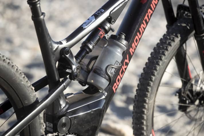   Top for long tours: the Instinct comes with preparation for two bottle cages as standard.