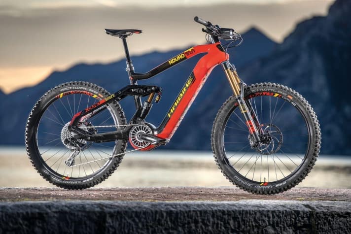   The top model Flyon Xduro Nduro 10.0 costs 8999 euros and weighs 27.5 kilos according to the manufacturer.