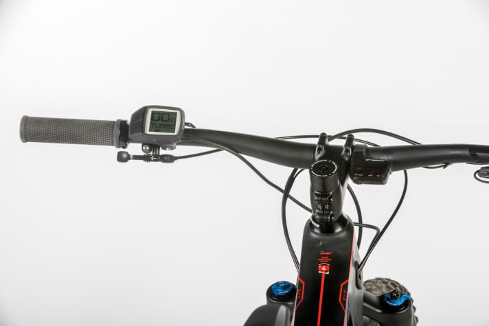   Cube Stereo Hybrid 120 HPC: Bosch-Motor plus Shimano-Di2-Schaltung ergeben zwei Displays. Das irritert etwas, ist aber letztlich funktional, denn die Sicht auf den eingelegten Gang UND den Motor-Modus hilft in hakeligen Situationen.