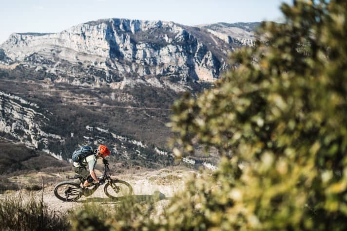   We were able to test the YT Decoy extensively for two days on varied trails in the hinterland of Nice.