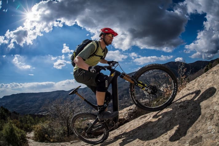   Auch im Anstieg schlägt sich das YT Decoy wacker – den kurzen Kettenstreben zum Trotz.