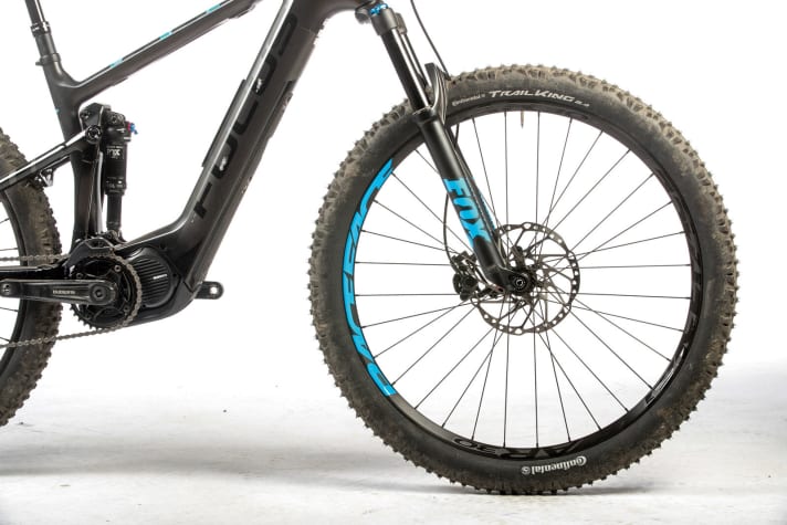   Perfect battery integration: The frame of the Focus Jam² C 29 is slim, light and stiff. However, there is only room for a 378-watt battery in the down tube. With the optional second battery, the elegant look and the weight advantage are lost. Nevertheless, the Jam² has its raison d'être as a trail bike for ambitious e-mountain bikers.