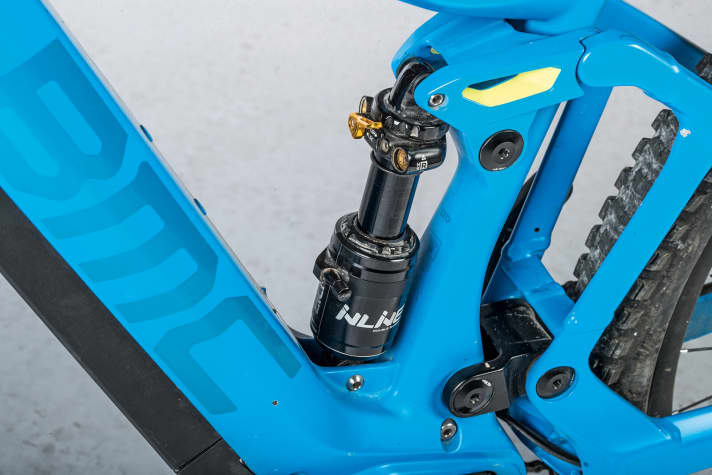   Variabel: Der Cane-Creek-DB-Inline-Dämpfer am BMC lässt sich in Druck- und Zugstufe vielfältig einstellen. Das richtige Setup zu finden, ist   allerdings nicht einfach und erfordert viel Erfahrung. Viele Biker wird das überfordern.