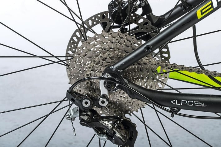   Caution: A poor gear ratio can limit climbing ability. The cassette with 11-36 teeth is borderline on 27.5-inch bikes (Conway, Flyer, Stevens), too tight on 29ers (Corratec in the photo).