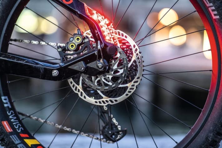   Haibike Flyon Xduro Nduro 10.0: Die Speed-Sensor-Disc überträgt das Signal 18 Mal pro Umdrehung. Damit soll illegales Tuning unterbunden werden.