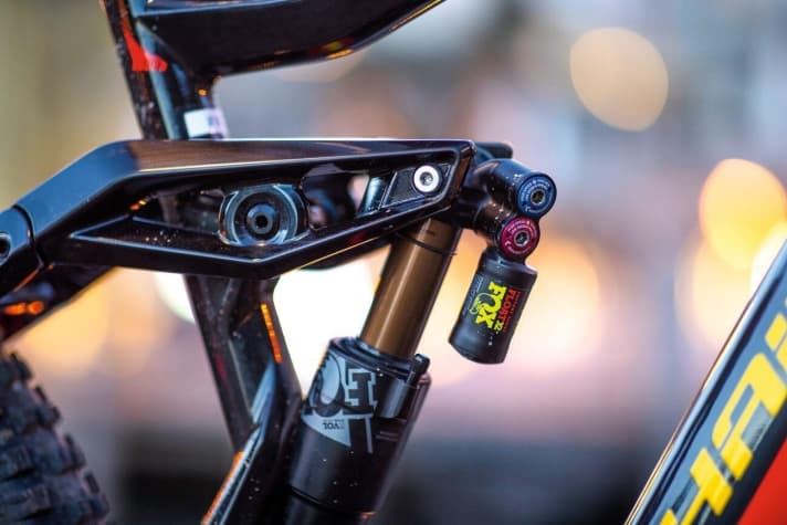   Haibike Flyon Xduro Nduro 10.0: Science in itself: The Fox Float X2 shock allows you to adjust both compression and rebound separately in high and low speed.