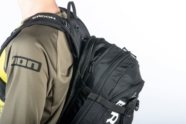 Ergon BA3 E Protect: Variable: The storage compartment can be enlarged by two litres with a zip.