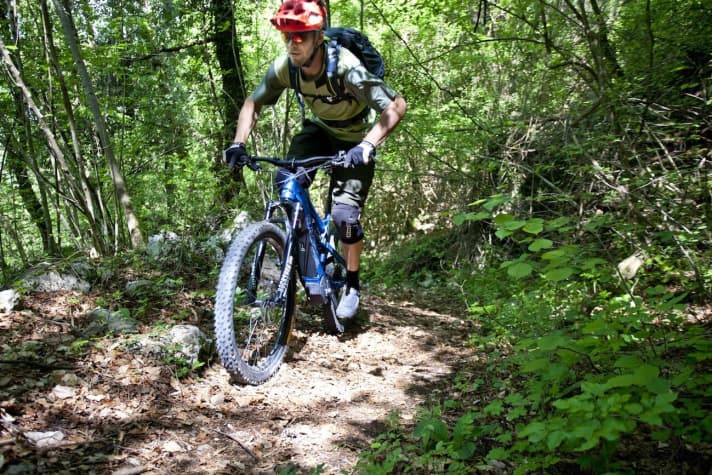   In steilen Anstiegen macht sich die hohe Maximalpower des Sachs RS bemerkbar. Ausführliche EMTB-Tests in Labor und Praxis werden zeigen, wo sich der neue Motor einordnet.