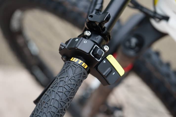   Control centre: The remote lever is much more generous than on other E-MTBs. Not only can the support levels be changed here, but all app functions can also be operated directly from the handlebars.